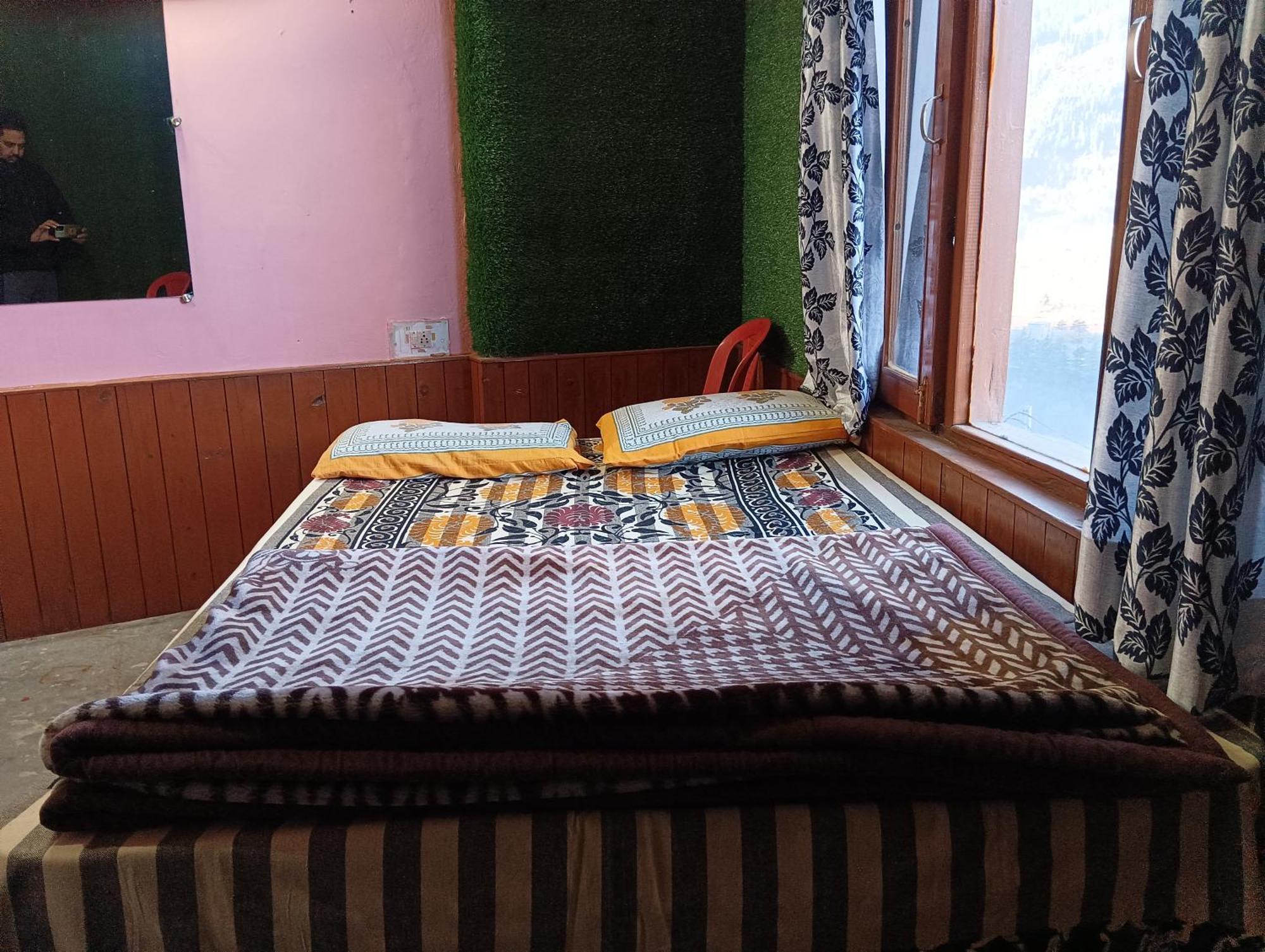 Roop Mountain Homestay Manāli Exterior foto